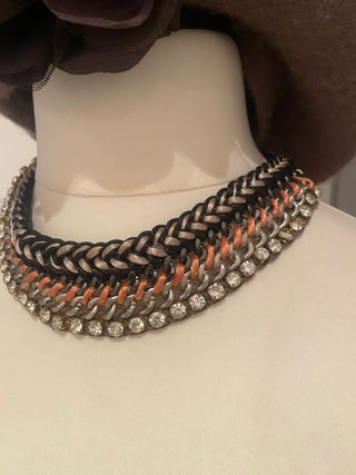 Collar de cadena trenzada con pedrería