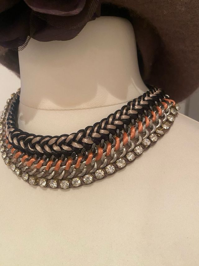 Collar de cadena trenzada con pedrería