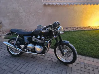 Triumph Thruxton 900