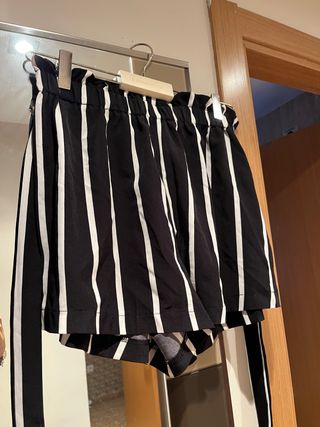 Pantalones cortos rayas blanco y negro
