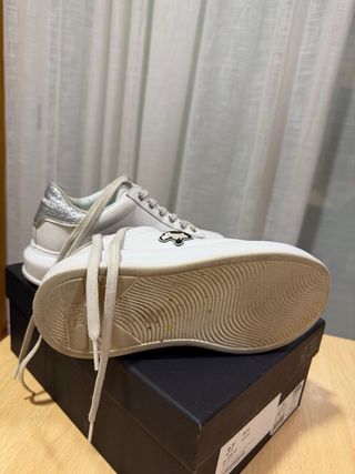 Zapatillas Karl Lagerfeld Blancas y Plateadas