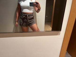Pantalón corto verde con cinturón