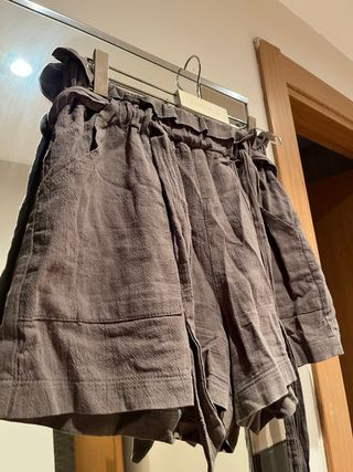 Pantalón corto verde con cinturón