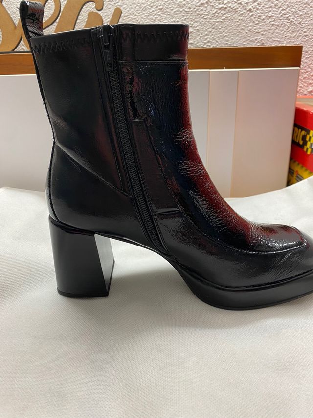 Botín Hispanitas charol negro