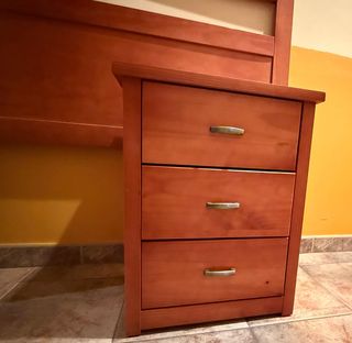Cabecero de cama y mesilla de madera