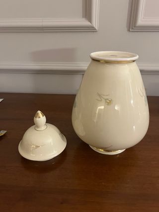 Vaso in ceramica con decoro floreale