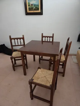 Tavoli e sedie in legno