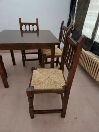 Tavoli e sedie in legno