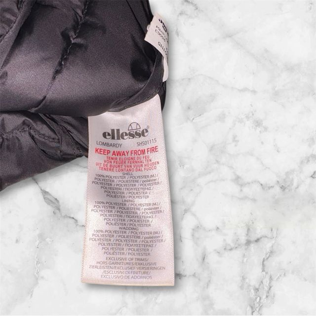 Chaqueta Ellesse acolchada negra con capucha