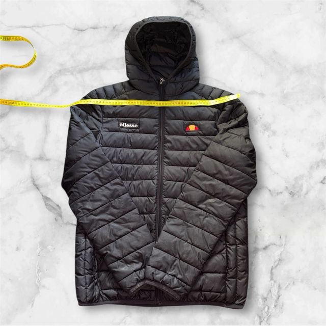 Chaqueta Ellesse acolchada negra con capucha