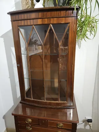 Mueble vitrina y cubertero madera