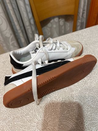 Zapatillas Puma Blancas y Beige