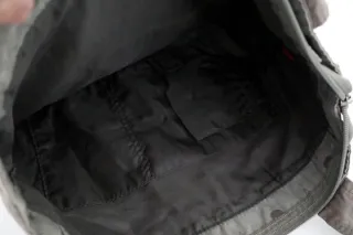 Bolso con estampado de calaveras