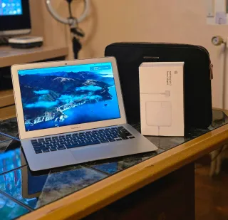 MacBook Air 13 2017 + Cargador + Funda MichaelKors