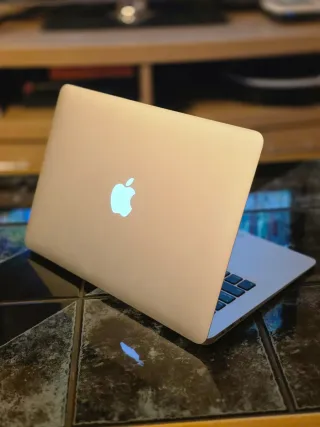 MacBook Air 13 2017 + Cargador + Funda MichaelKors