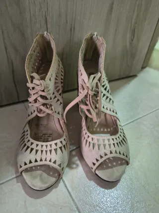 Sandalias Beige Ante Troquelado Talla 36