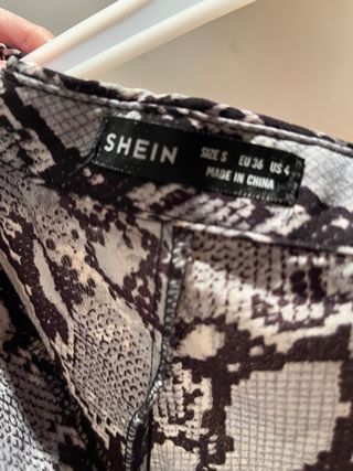 Camisa SHEIN estampado serpiente talla única