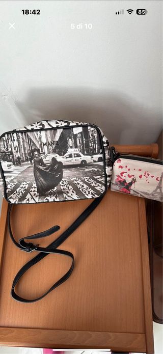 Borsa e portafoglio con stampa
