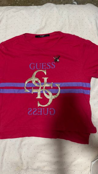 Camiseta Guess Roja y Morada
