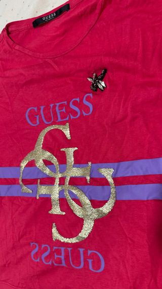 Camiseta Guess Roja y Morada