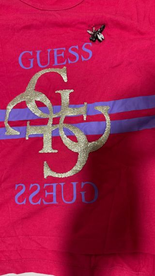 Camiseta Guess Roja y Morada