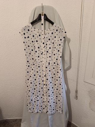 Vestido blanco y negro lunares
