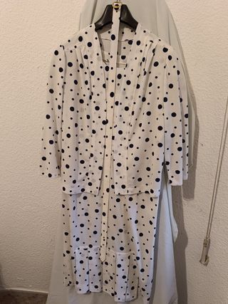 Vestido blanco y negro lunares