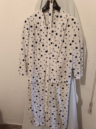 Vestido blanco y negro lunares