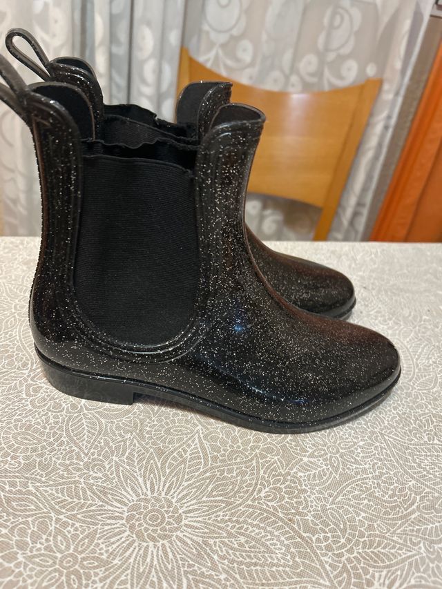 Botas de agua negras con purpurina