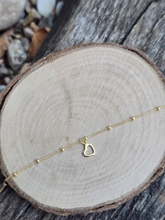 Pulsera corazón con bolitas dorada