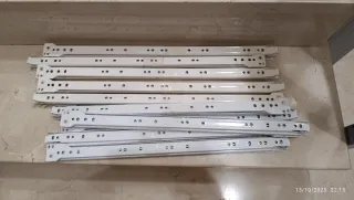 Guías de cajón metálicas blancas