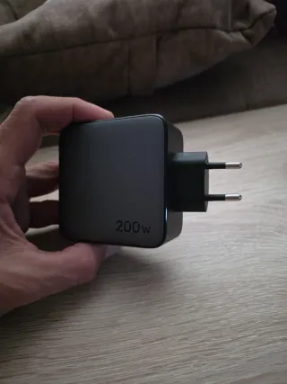 Cargador Ugreen Nexode 200W 3 USB-C 1 USB-A