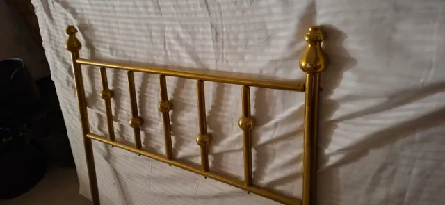 Cabecero dorado. No se hacen envio