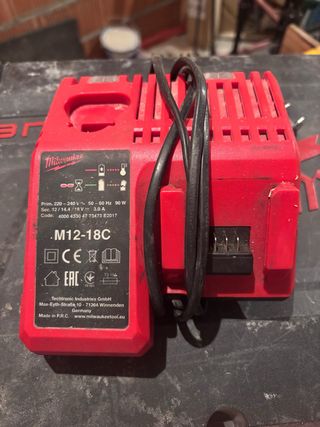 Cargador Milwaukee M12-18C
