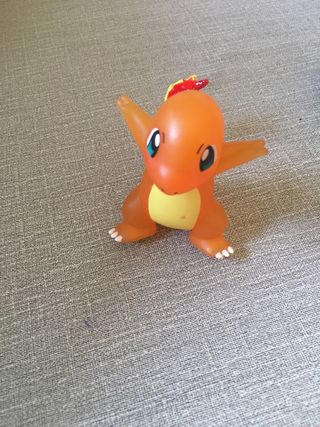 Pikachu y Squirtle figuras