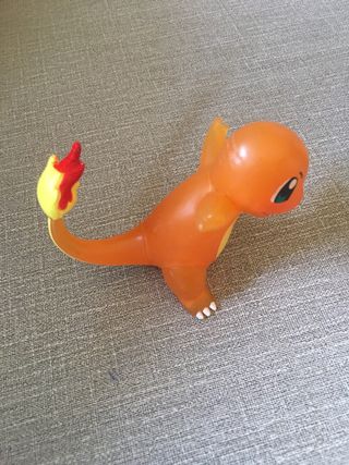 Pikachu y Squirtle figuras