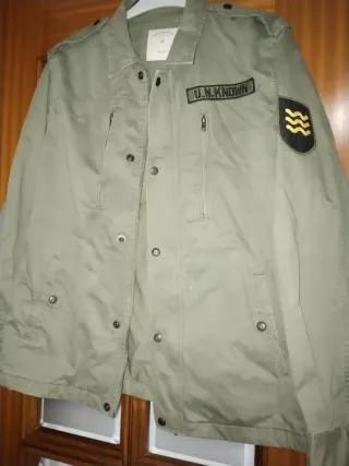 Sobrecamisa verde hombre U.M.K.N.
