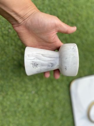 Portavelas/posavasos efecto mármol dorado y tabla