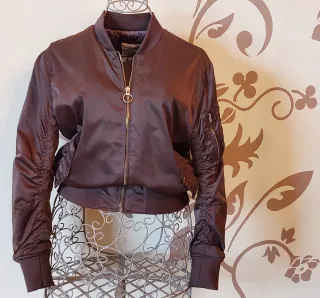 CAZADORA BOMBER CON CUELLO DESMONTABLE 