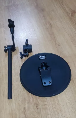 Alesis Plato + mástil + abrazadera