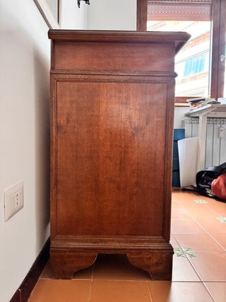 Cassettiera classica in legno