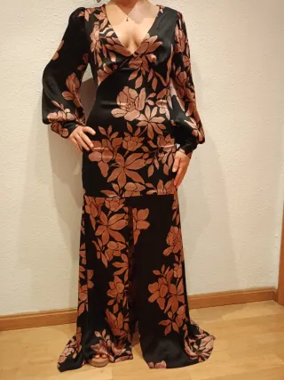 Vestido invitada floral negro y rosa