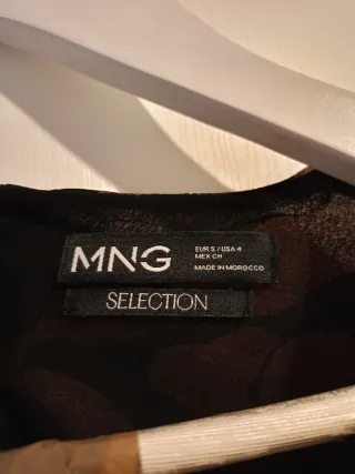 Vestido invitada floral negro y rosa