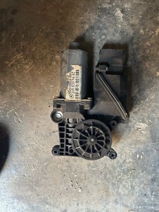 Elevalunas Mercedes 210 820 54 42
