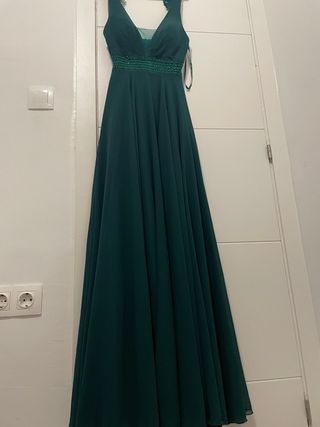 Vestido de fiesta verde con pedrería , elegante