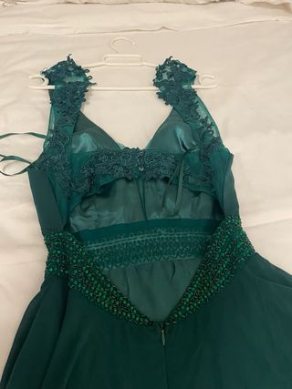 Vestido de fiesta verde con pedrería , elegante