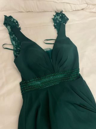 Vestido de fiesta verde con pedrería , elegante