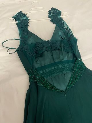 Vestido de fiesta verde con pedrería , elegante