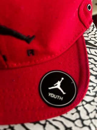 Cappellino Jordan Rosso e Grigio