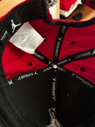 Cappellino Jordan Rosso e Grigio